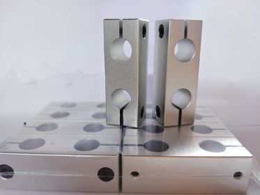Steel pipe connector fixed by strut clamp (Option: 15x15aperture-25)